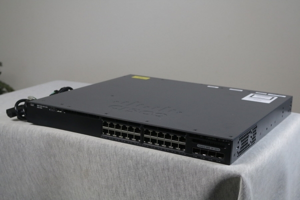 値下げ!!【シスコ CISCO】スイッチ（WS-C3650-24TS）15年製　現状品_画像1