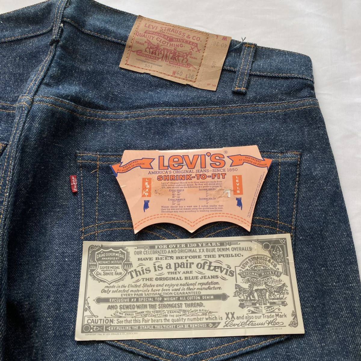 デッドストック リーバイス501 Levi''s 501 アメリカ製 USA製 ハチマル最初期タイプ 金ステッチ 脇割り黒カンヌキ 80's VINTAGE ビンテージ_画像3