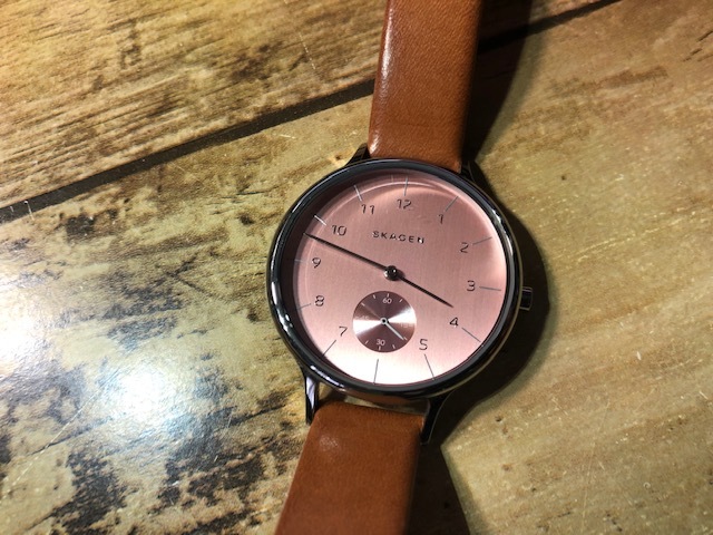 AK1114 程度良好 SKAGEN スカーゲン SKW2406 アニタ ピンク・ブロンズ文字盤 スモセコ 純正革ベルト クオーツ レディース 腕時計