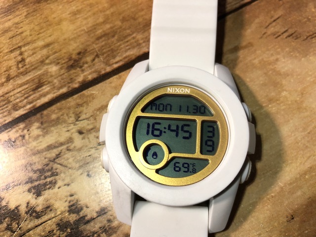 AK1130 美品レベル デジタル NIXON ニクソン THE UNIT 40 ホワイト×ゴールド 純正ラバーブレス クオーツ メンズ 腕時計