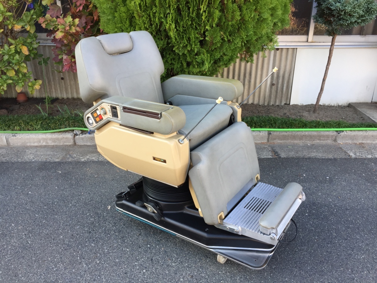 ビンテージ【新明和 電動理髪椅子 BC-3703 シャンプーチェア 多機能バーバーチェア 昇降椅子 床屋 レトロフューチャー 動作快調】K11144