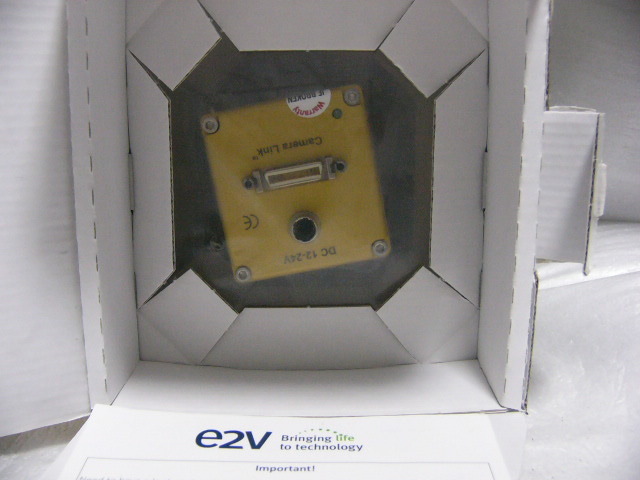 * new goods * Teledyne e2V company EV71YSM2CL1014-BA0 CameraLink LineScan camera 1024 pixel 