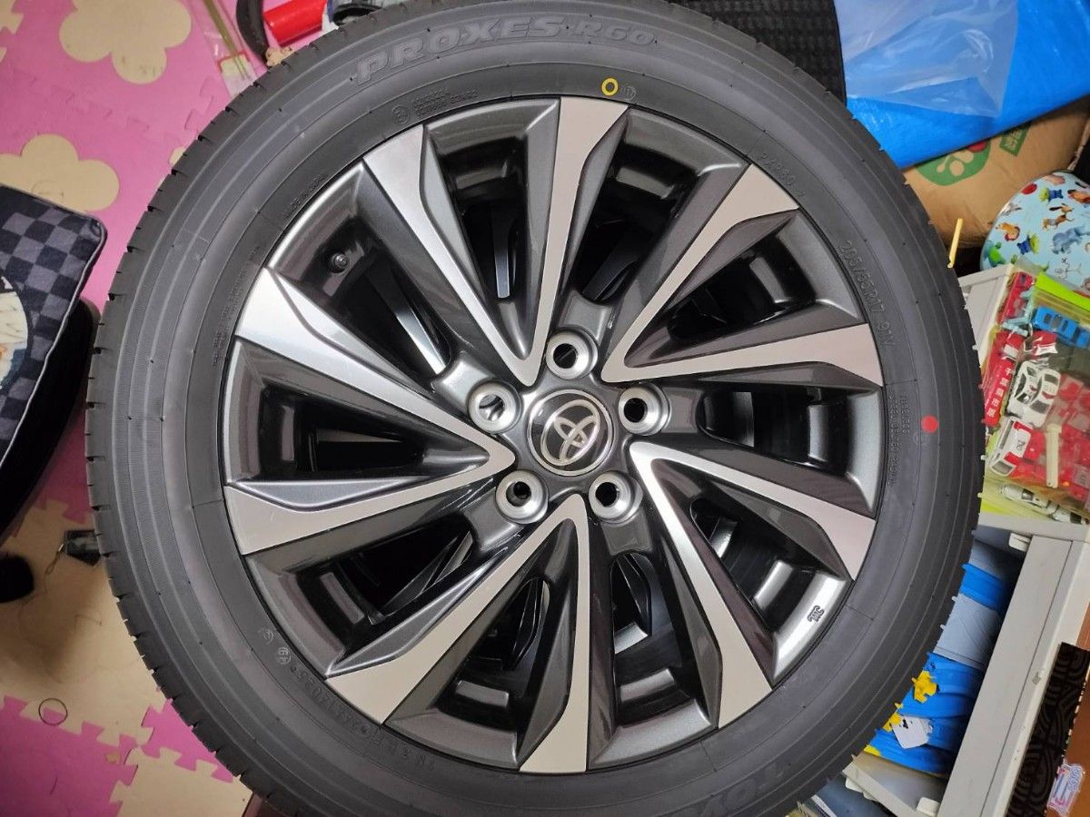 2025.9月発売ヴォクシー純正新品17インチ　タイヤ4セット 新車外し 2025年製 ヴォクシー 17インチ純正ホイール 夏タイヤホイール