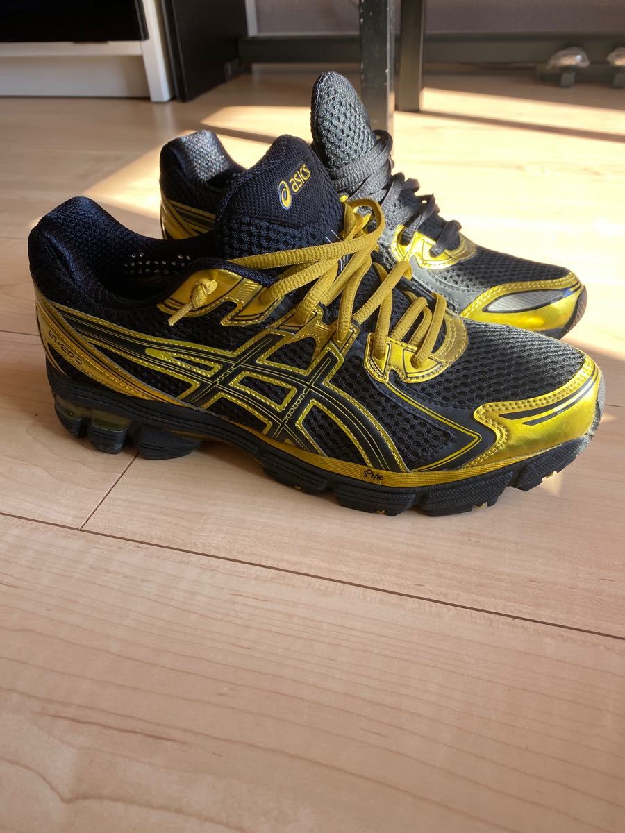 【新品未使用】asics/ランニングシューズ /Gold×Black/26.0/限定モデル