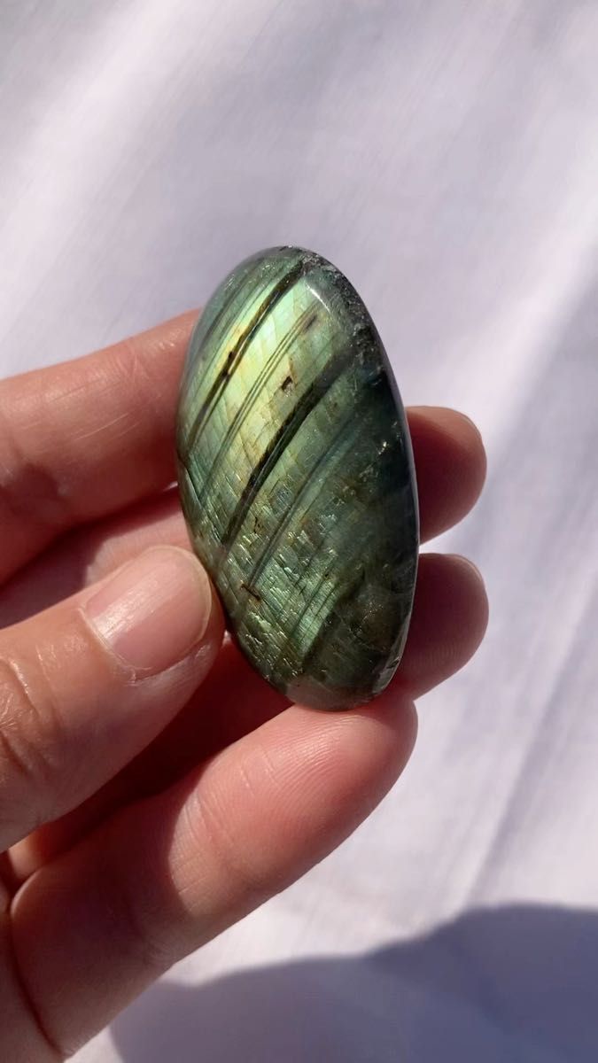 特价・訳あり 黄緑シラーラブラドライト 原石 握り石 天然石 25g 120125