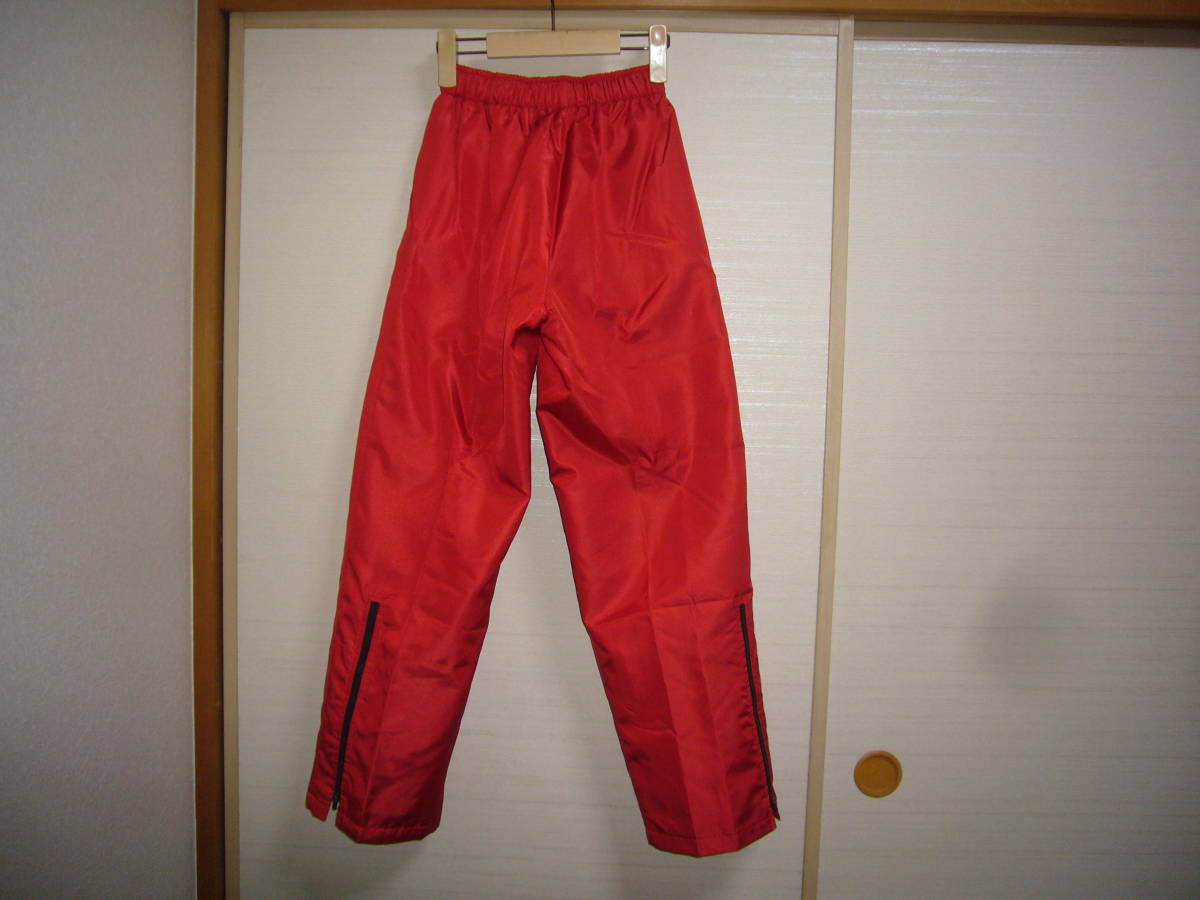 「大人気 新入荷 新品」に該当するファッション通販 ミズノ 今ならほぼ即納! 中綿ナイロン上下 パンツXS Sサイズ 赤 ミズノ