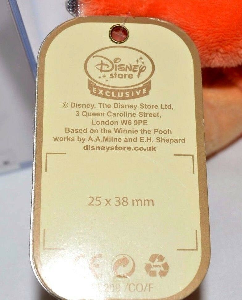 Disney　ディズニー　イギリスのディズニーストア限定品　クマのプーさん　限定　レア　入手困難 ぬいぐるみ　人形　恐竜　イギリス