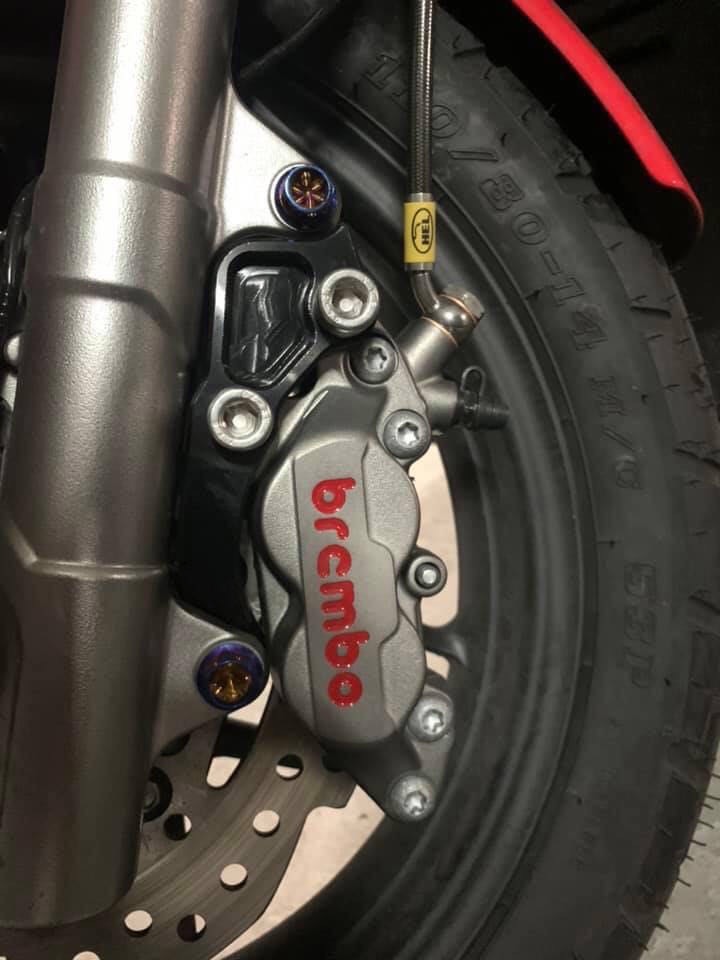 ADV150(KF38) Brembo 4ポットキャリパー 40mm チタン色(新カニ ADV150(KF38) Brembo 4ポットキャリパー 40mm チタン色(新カニ