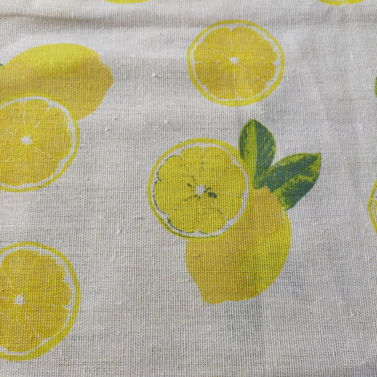 【即購入OK】レモン　フルーツ　カラフル　布生地　はぎれ　150×100