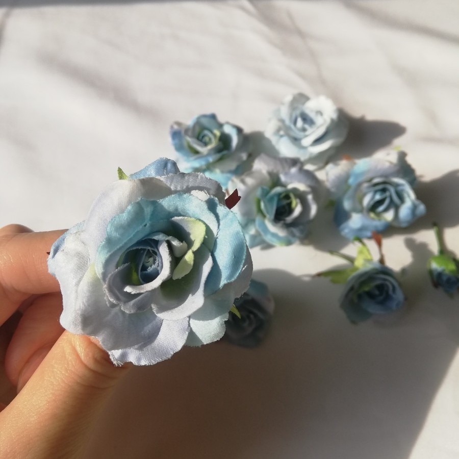 Paypayフリマ ほぼ 新品 薔薇 バラ 小花 ブルー 青 水色 花 結婚式 成人式 スプレーバラ