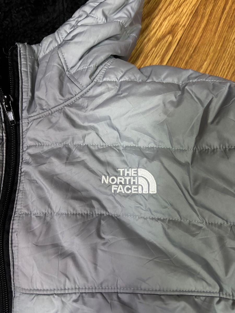 THE NORTH FACE グレー フード付きアウター　リバーシブル THE NORTH FACEフード付きジャケット グレー/レッドリバーシブルXL