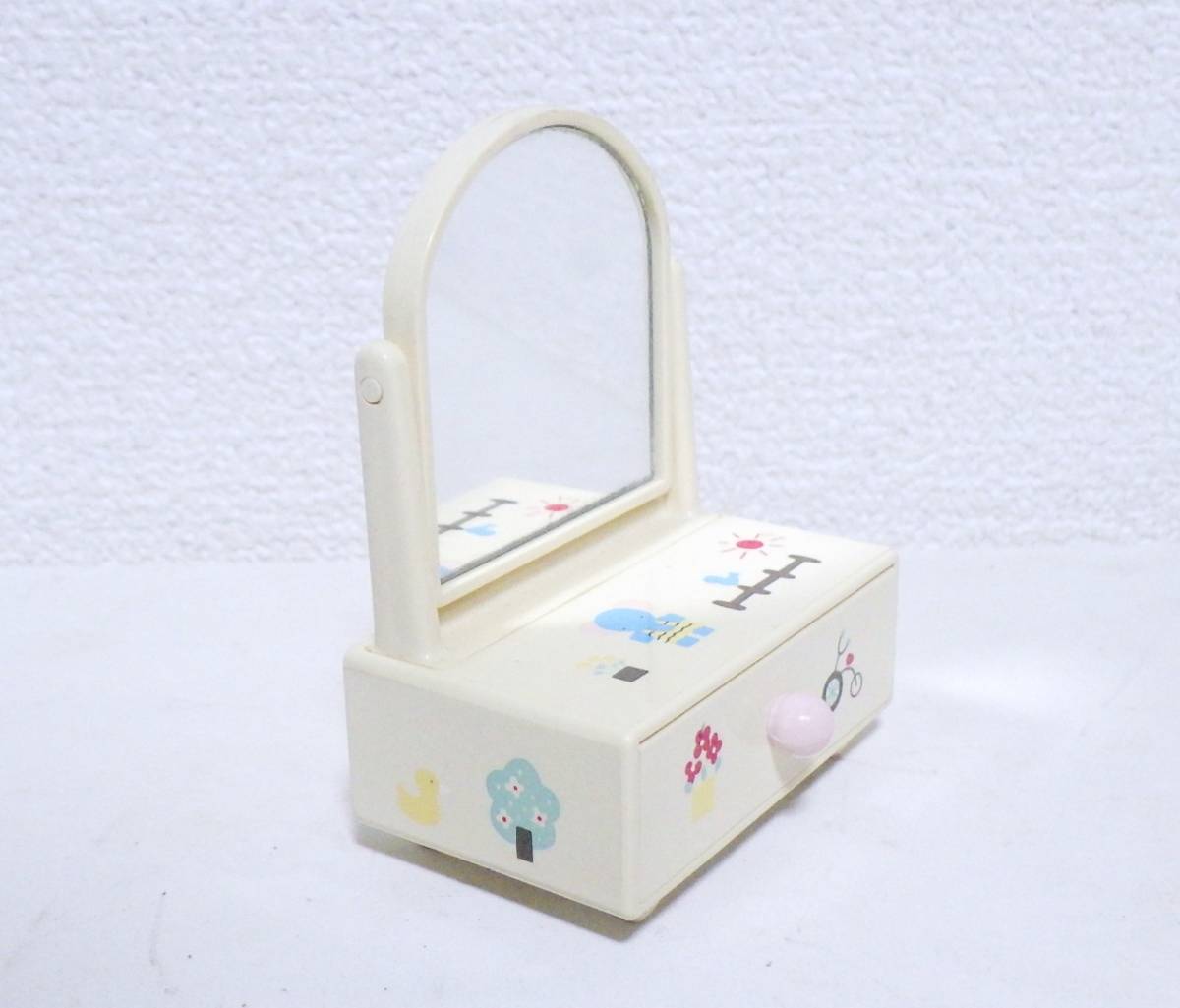 Aucru Com レア 希少 1978 サンリオ ミニドレッサー 小物入れ ミニ鏡台 昭和レトロ 旧ロゴ 日本製 うさぎ 鳥 くま ぞう Aucru Com レア 希少 1978 サンリオ ミニドレッサー 小物入れ ミニ鏡台 昭和レトロ 旧ロゴ 日本製 うさぎ 鳥 くま ぞう