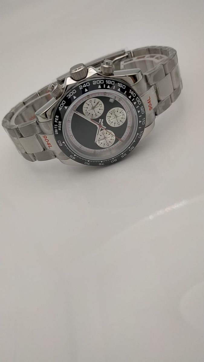ハイクオリティモデル/半世紀を経てなお人々を魅力するニューマンスタイル【国産S社製vk63搭載/新品】クロノグラフ 316L 黒