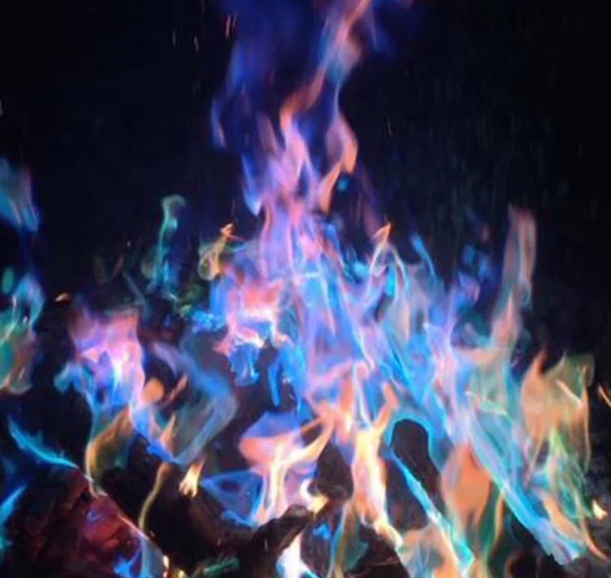 焚火　レインボー　炎の色が変わる　変色　マジックファイヤー　キャンプ　BBQ