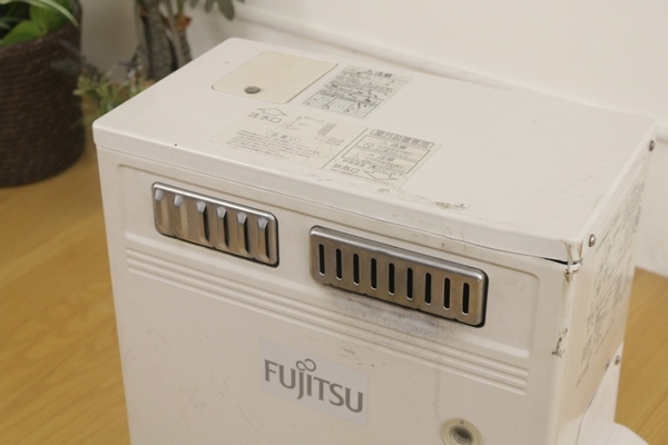 2013年製!!【富士通 FUJITSU】温水ルームヒーター 油だき温水 2013年製!!【富士通 FUJITSU】温水ルームヒーター 油だき温水