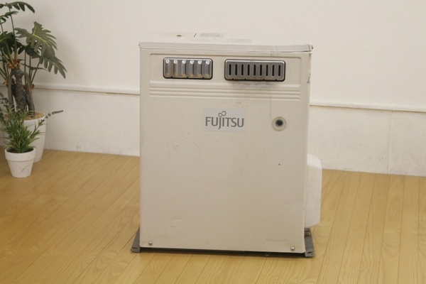 2013年製!!【富士通 FUJITSU】温水ルームヒーター 油だき温水 2013年製!!【富士通 FUJITSU】温水ルームヒーター 油だき温水