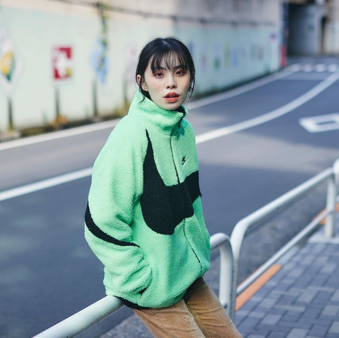 新品 NIKE ナイキ ボアジャケット ビッグスウッシュ 緑黒 S 新品 NIKE ナイキ ボアジャケット ビッグスウッシュ 緑黒 S