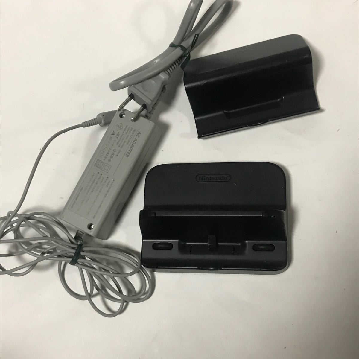 任天堂　WiiU GamePad ゲームパッド充電器スタンドセット