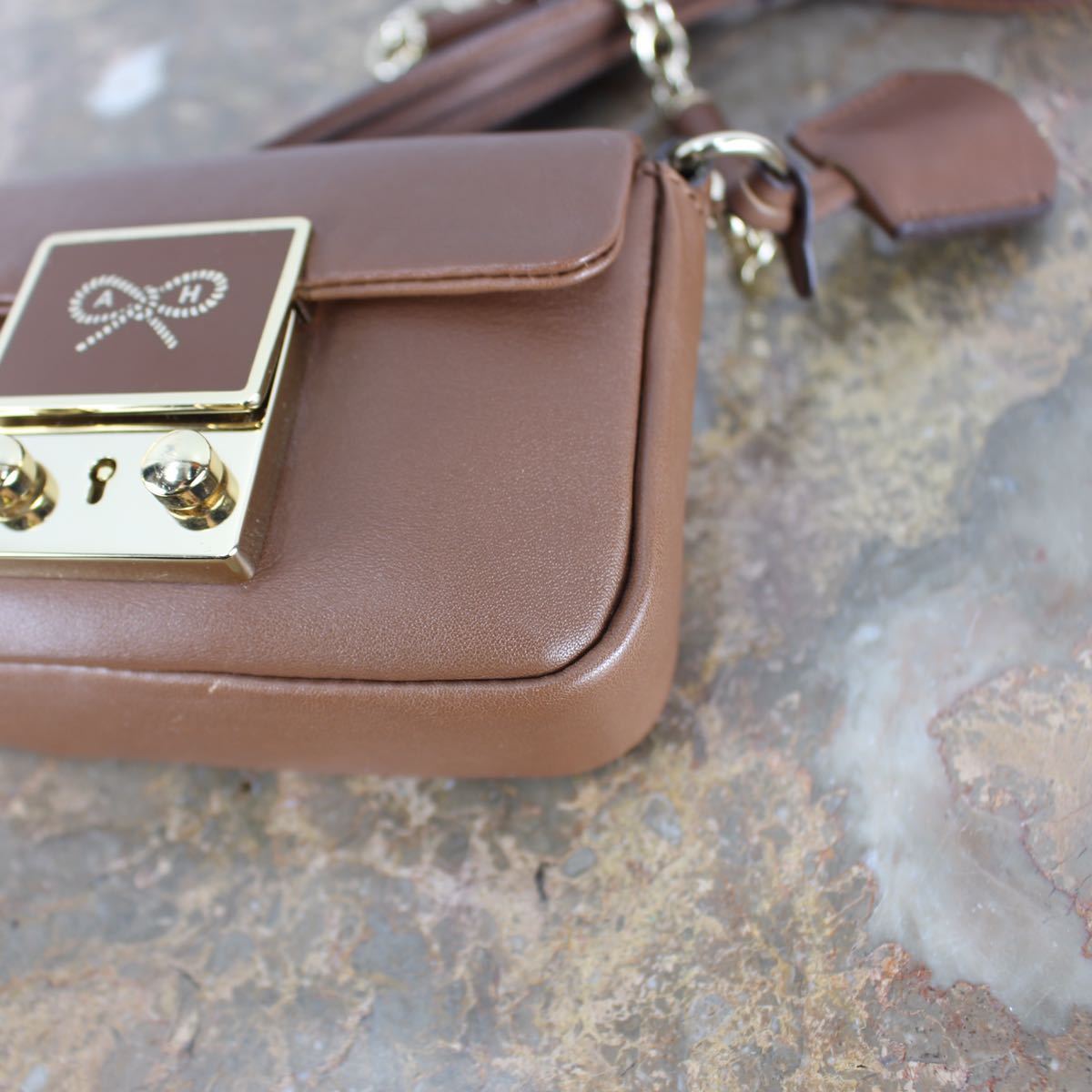 在庫あ定番】 ANYA HINDMARCH アニヤハインドマーチミニレザー