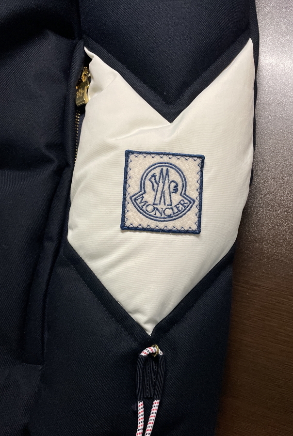 傑作 MONCLER GAMME BLEU モンクレール ガムブルー ダウン ベスト ダークネイビー 国内正規品 MONCLER #B2_画像3