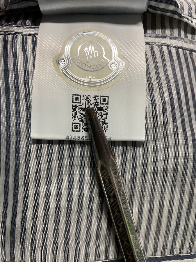 傑作 MONCLER GAMME BLEU モンクレール ガムブルー ダウン ベスト ダークネイビー 国内正規品 MONCLER #B2_画像7