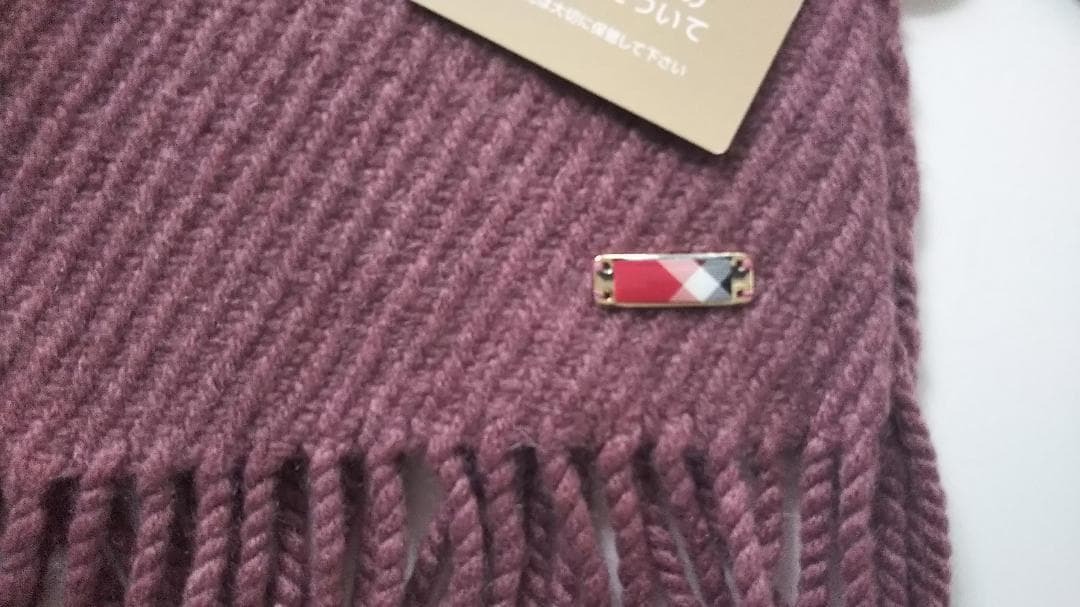 新品 BLUE LABEL CRESTBRIDGE ブルーレーベルクレストブリッジ カシミヤ50%プレート付きマフラー ピンク_画像2