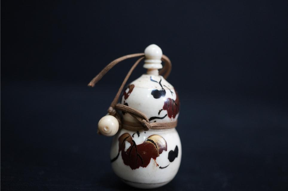 D5848-2 времена . предмет . зуб .. type netsuke 