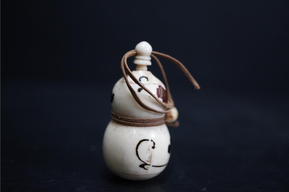 D5848-2 времена . предмет . зуб .. type netsuke 