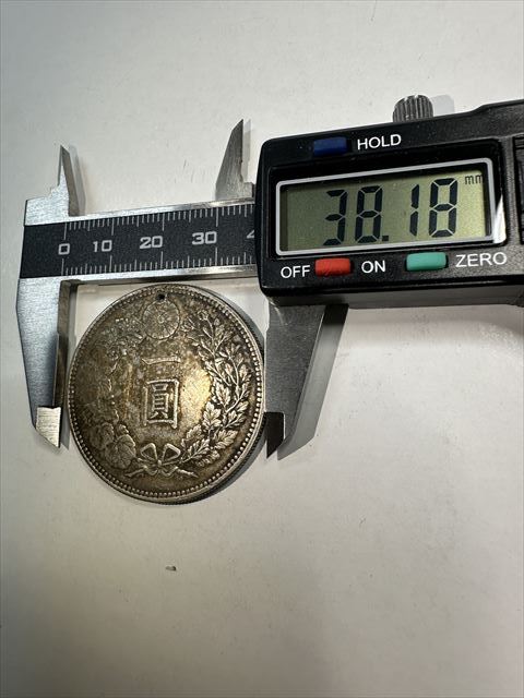  один . серебряная монета Meiji 2 10 . год дыра диаметр примерно 38.1. масса примерно 26.8g старая монета серебряный новый 1 иен серебряная монета старая монета памятная монета коллекция 