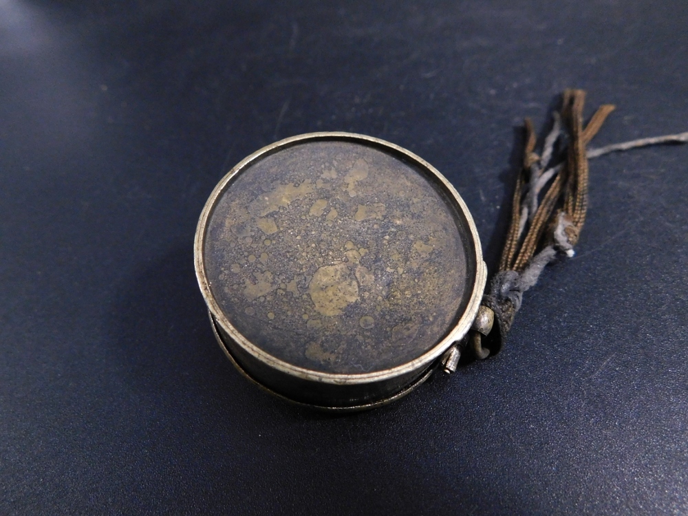  годы предмет колесо ... дерево inserting медный netsuke .. предмет внутри золотой обивка гора ... человек Сюгэндо инструмент .. аромат .. закон . предметы для домашнего буддийского алтаря 