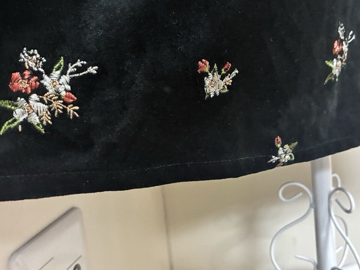 アクシーズファム☆レースアップリボン飾り花柄総刺繍ベロアミディスカート☆used _画像6