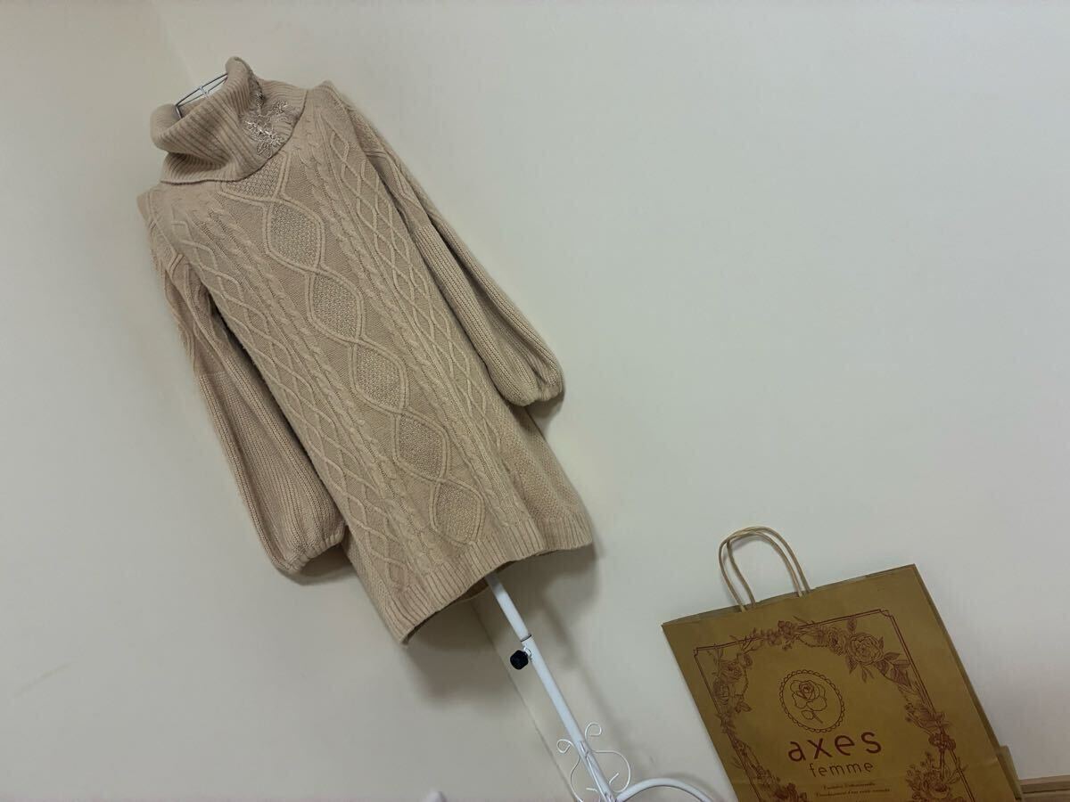 アクシーズファム☆お花モチーフレース飾りケーブル模様編みオフショルニットワンピース☆used _画像1