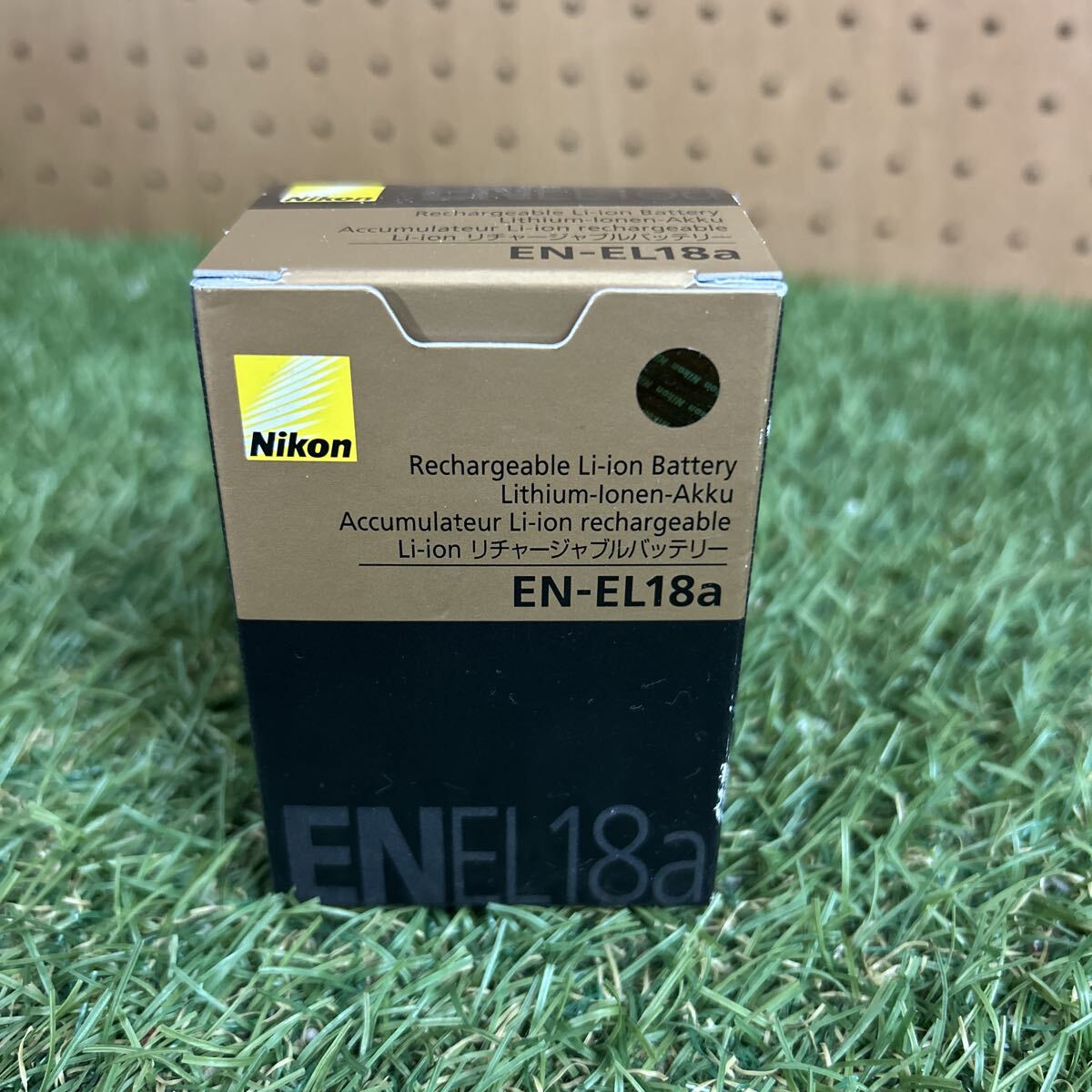 ★ニコンの「Li-ionリチャージャブルバッテリー EN-EL18a」箱入★_画像1