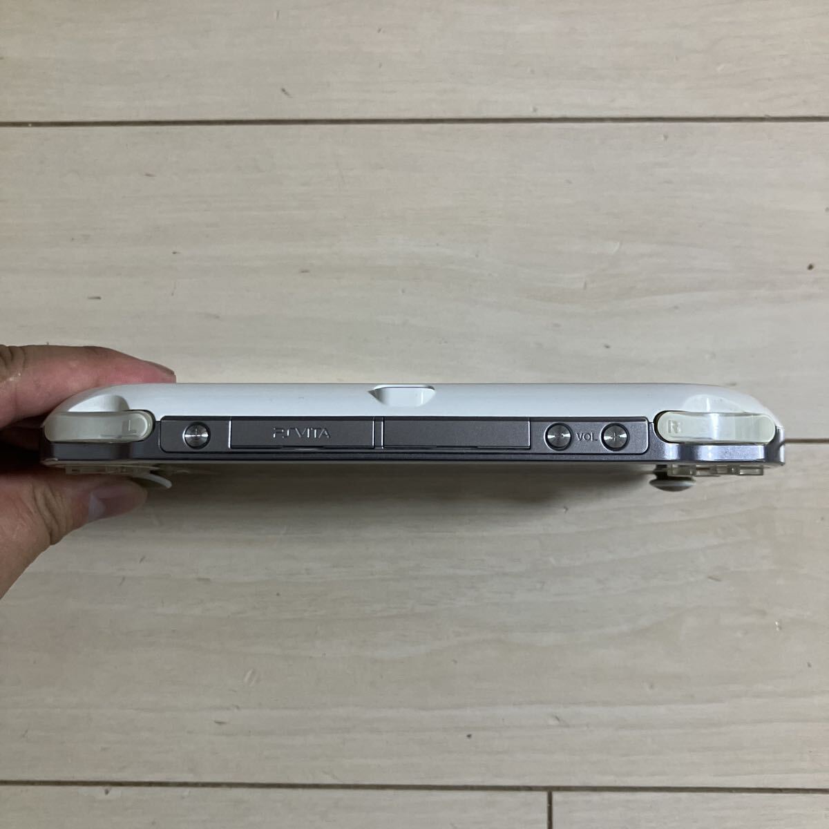 SONY PSVITA PCH-1000 ZA02 本体 動作品 初期化 wifi ソニー プレイステーション ビータ ヴィータ プレステ PlayStation プレステ PS _画像4