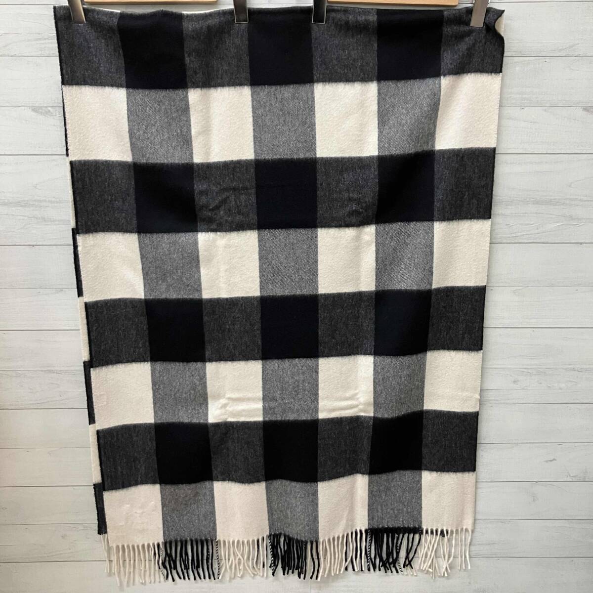 Johnstons of Elgin ジョンストンズオブエルガン 大判ストール カシミア100% ブラック ホワイト グレー チェック_画像4
