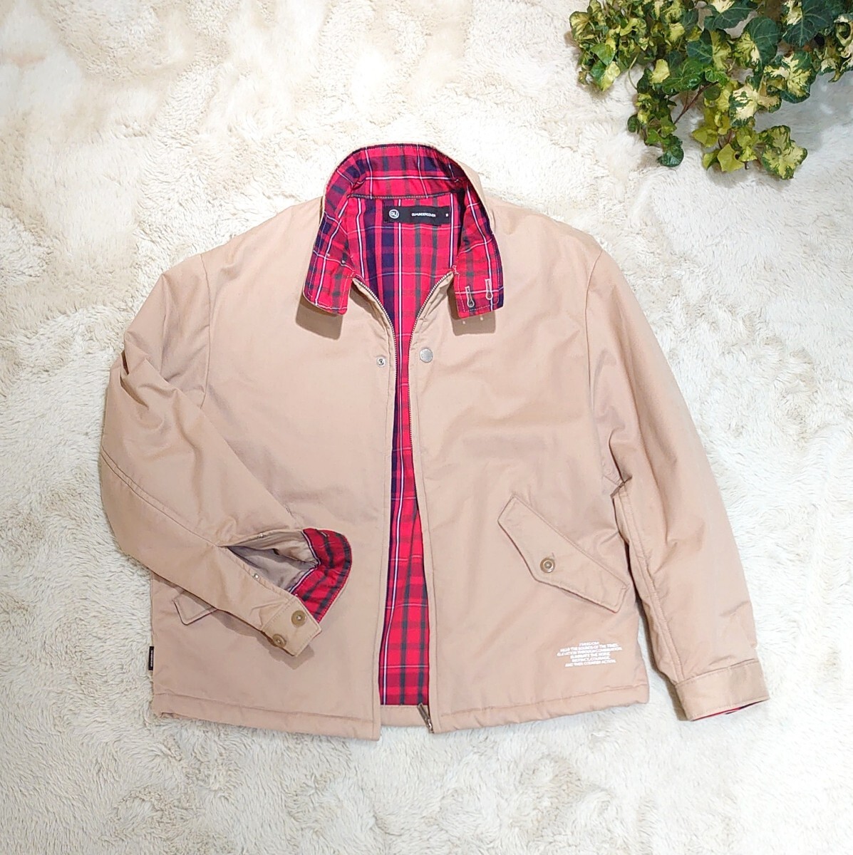 超美品 GU × UNDERCOVER アンダーカバー メンズ スイングトップ ベージュ ハリントン ジャケット ブルゾン M スウィングトップ 中綿入_画像2