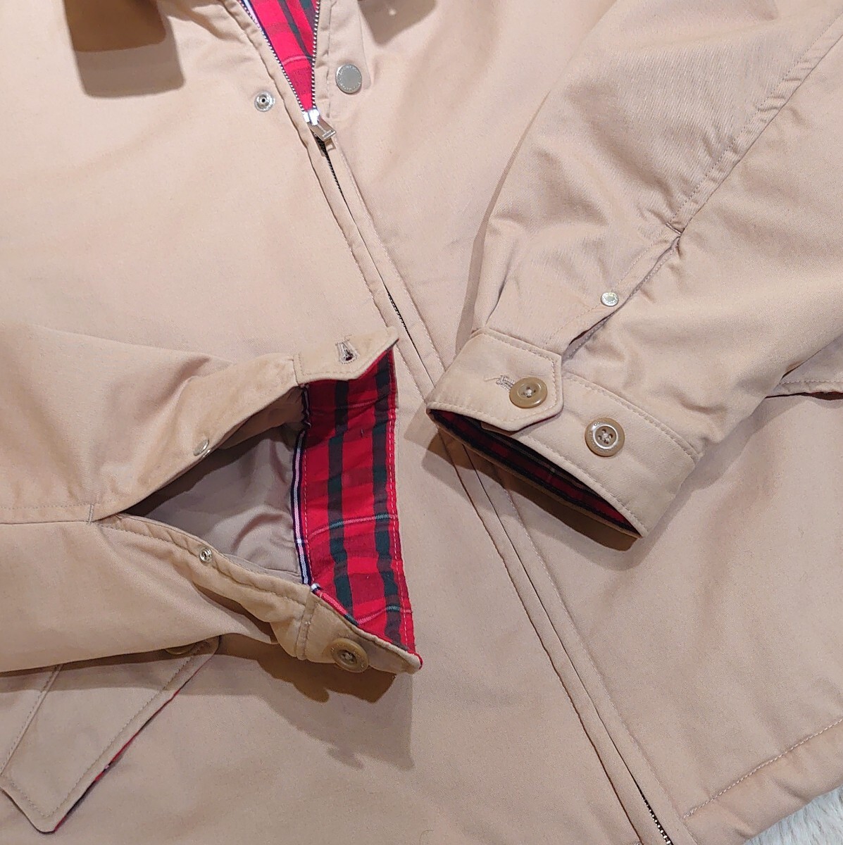 超美品 GU × UNDERCOVER アンダーカバー メンズ スイングトップ ベージュ ハリントン ジャケット ブルゾン M スウィングトップ 中綿入_画像6