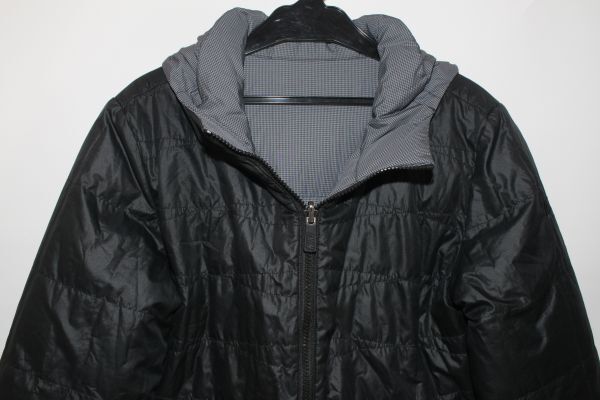 4282*9号：ナイキ、黒：グレー系、フード付きリバーシブルダウンジャケット、良品_画像2