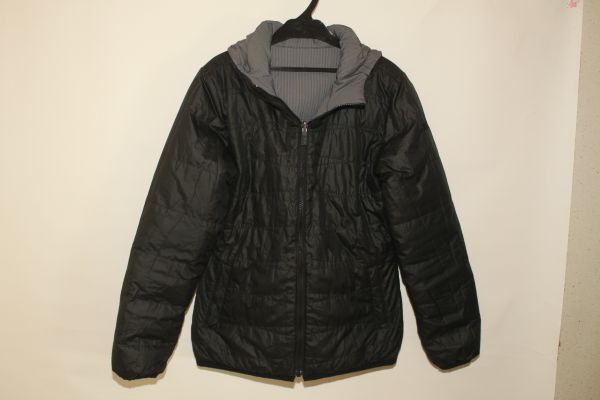 4282*9号：ナイキ、黒：グレー系、フード付きリバーシブルダウンジャケット、良品_画像3