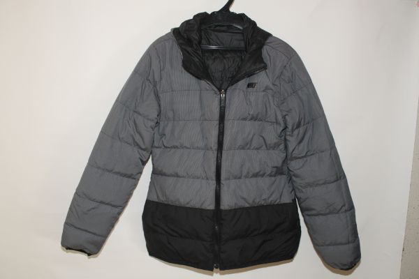 4282*9号：ナイキ、黒：グレー系、フード付きリバーシブルダウンジャケット、良品_画像5