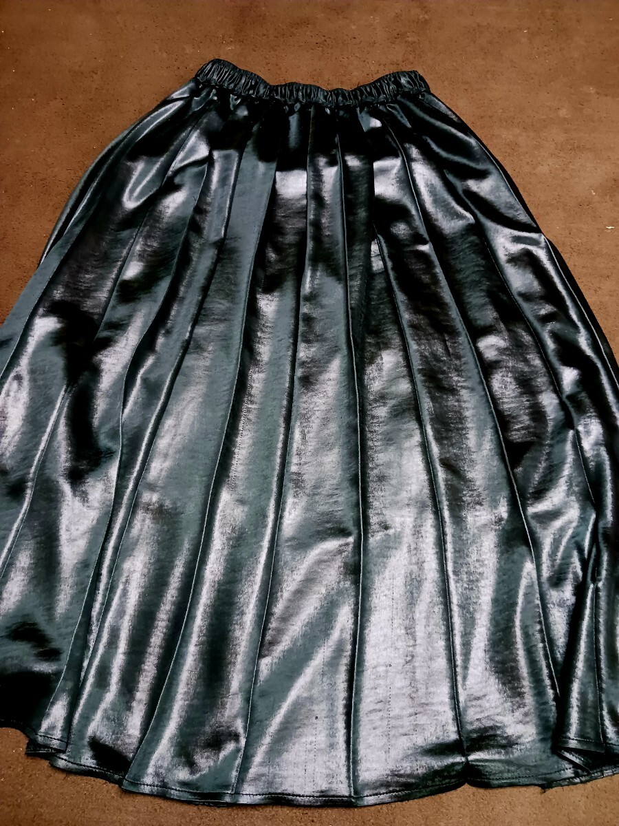 超光沢肉厚つるつるサテン2着セット☆ヤバい光沢感☆つるつるサテンプリーツロングスカート☆ゴールド&ブラック☆JEANASiS☆テカテカ_画像6