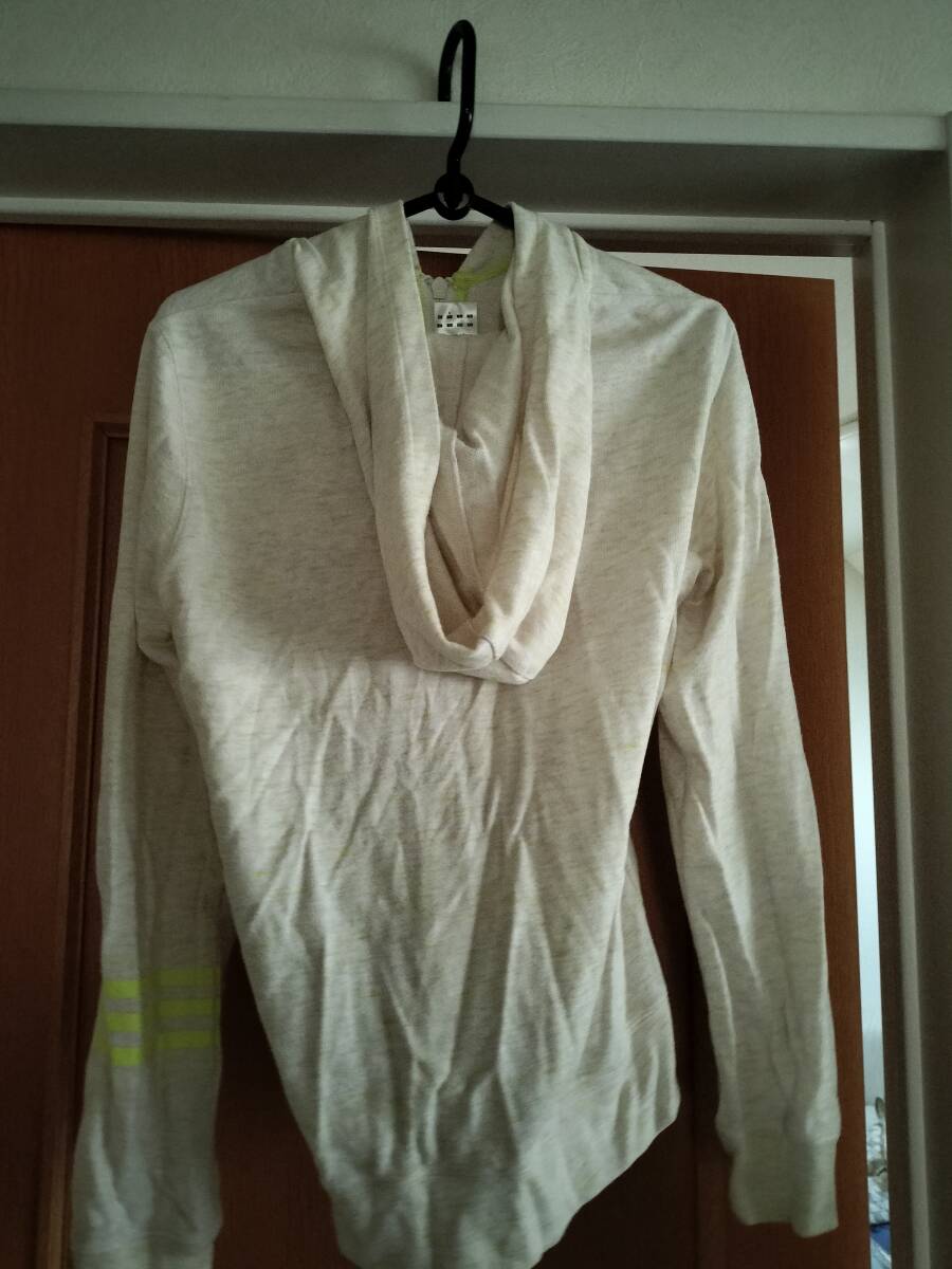 アディダス　adidas　パーカー　薄手　サイズS_画像2