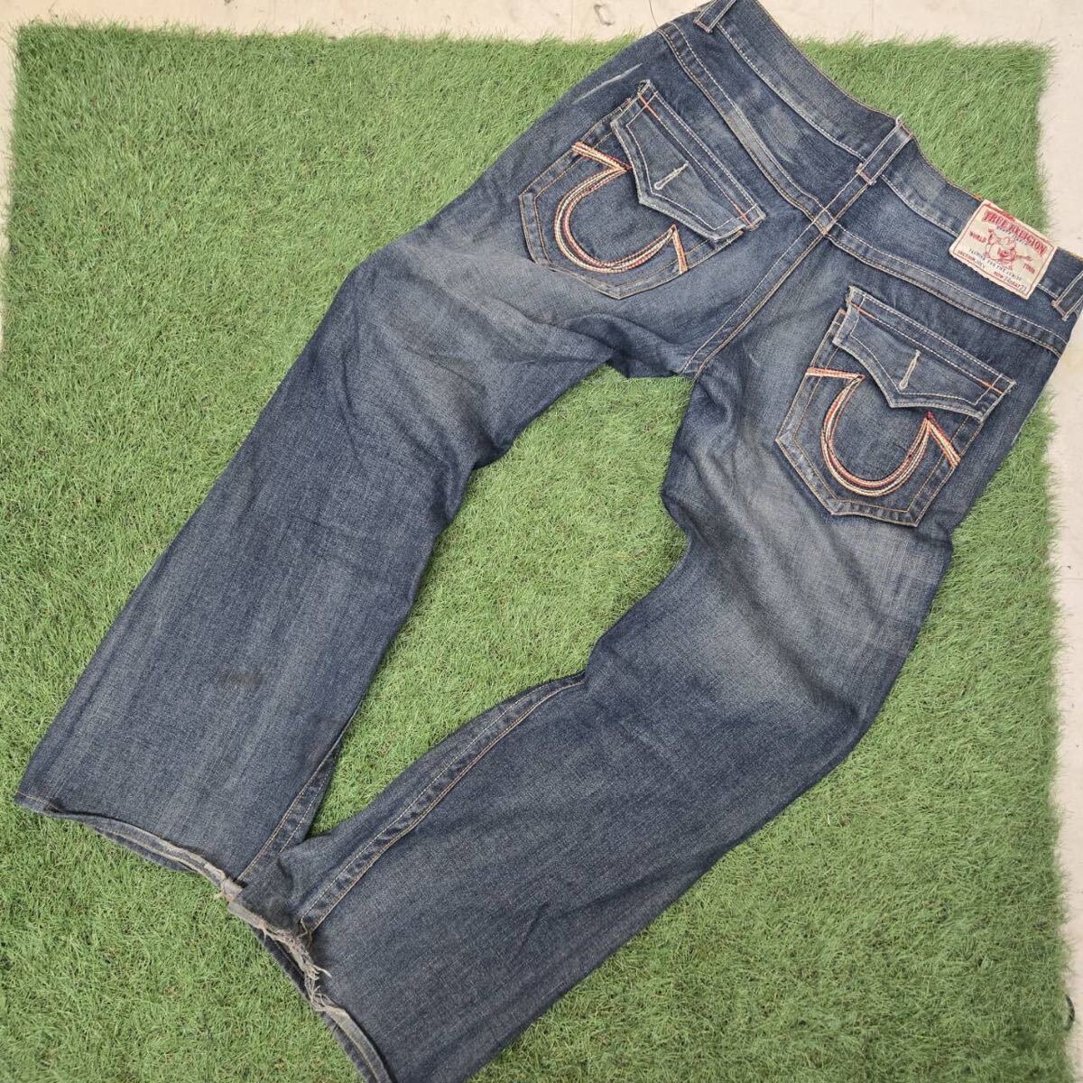 TRUE RELIGION JOEY 34X33 ブーツカット デニムジーンズ USA製 裾ダメージ 色落ち 中古【希少】 現状品／1円スタート_画像5