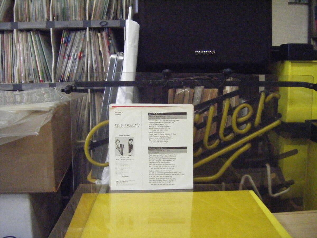 JS-39　ダリルホール＆ジョンオーツ　イン・ラヴ・ウィズ・ユー　※シングル盤　_画像2