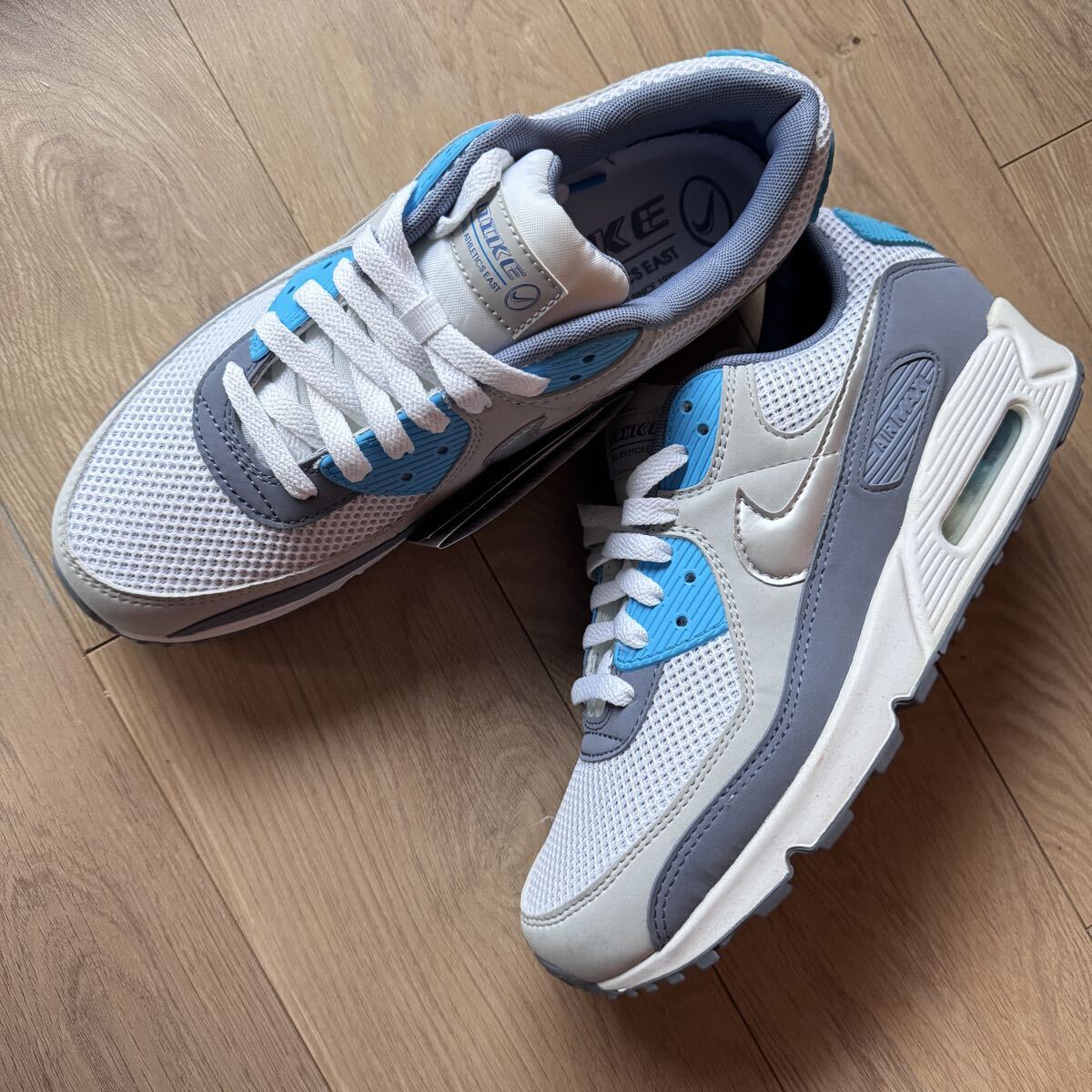 新品 28cm NIKE W AIR MAX 90 SE ユニセックス 人気 ナイキ エア マックス 90 SE 水色 グレー 灰色 スニーカー 靴 定番 希少 カラー 箱無_画像1