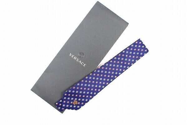 VERSACE ヴェルサーチ 美品 シルク100％ ネクタイ イタリヤ製 ロゴ刺 ビジネス 刺繍柄 花柄 総柄 明紺 ネイビー メンズ [918968]※_画像1