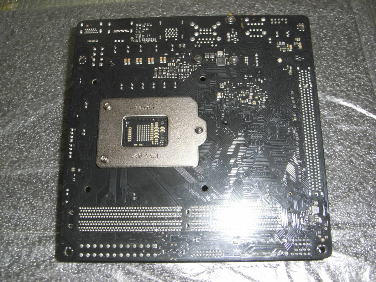 ASRock B560M-ITX/ac (REV.1.04) (LGA1200 ITX MB Only・中古ジャンク品)_画像9