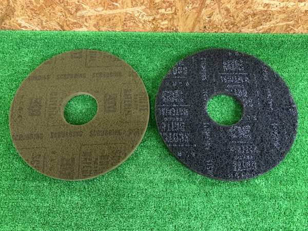 【未使用品】3M？　ポリッシャー用フロアパッド4枚セット　13インチ(φ330mm)　スコッチブライト　g750_画像2