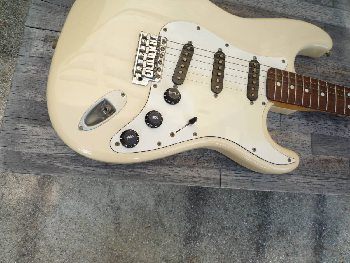 FENDER　japan ST72 VWH USマイク_画像3