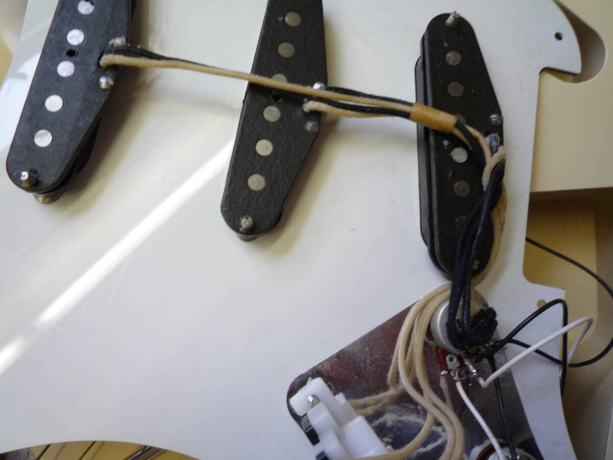 FENDER　japan ST72 VWH USマイク_画像9